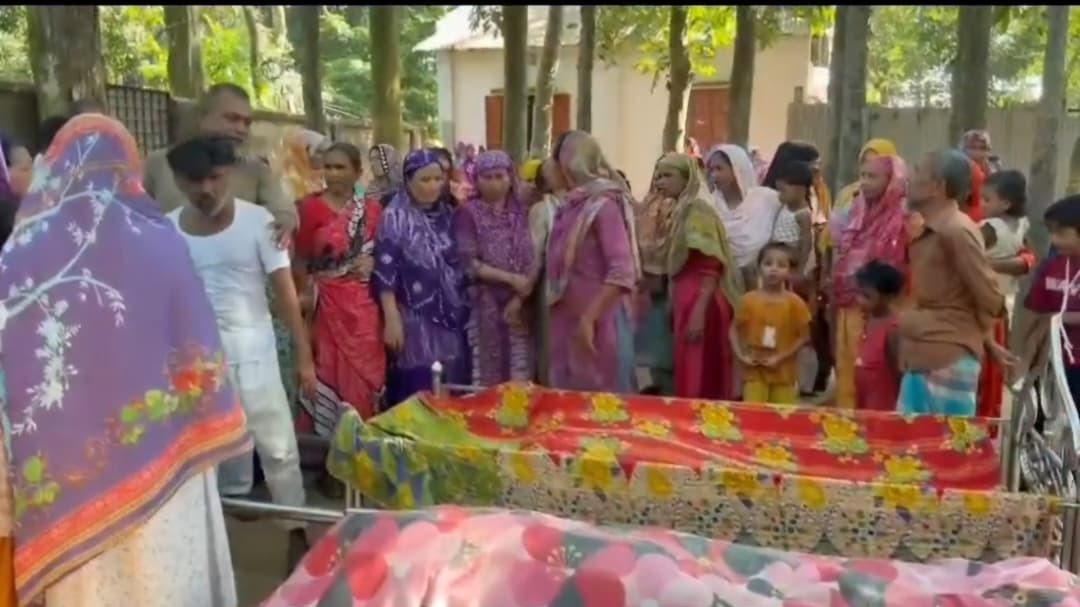 দাউদকান্দিতে অজ্ঞাত গাড়ির চাপায় স্বামী-স্ত্রী নিহত